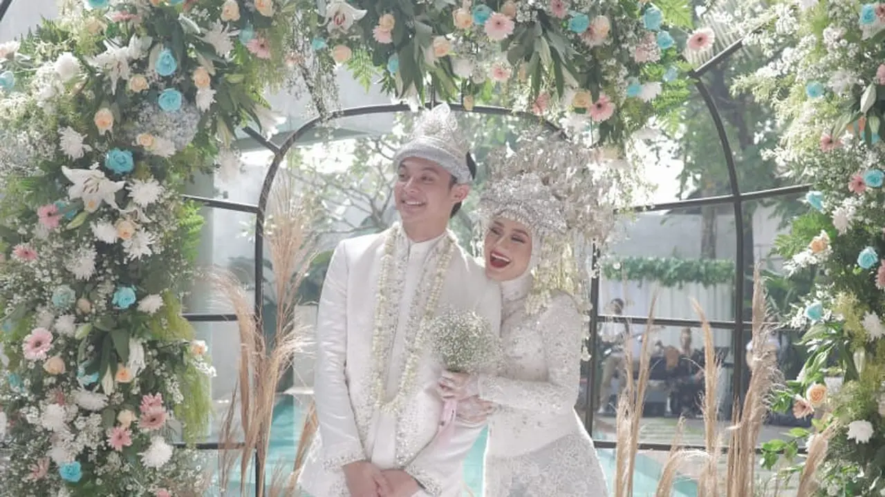 [Fimela] Dinda Hauw dan Rey Mbayang