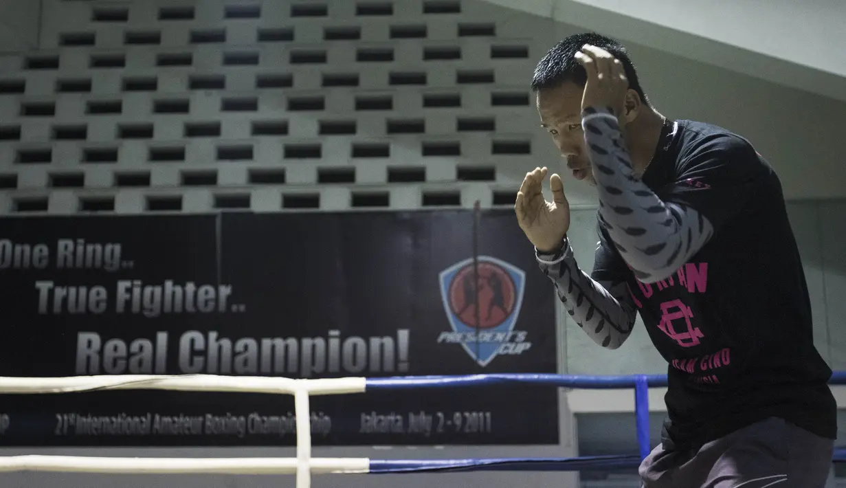 Daud Yordan penuh semangat menjalani sesi latihan jelang laga melawan petinju Jepang, Yoshitaka Kato. (Bola.com/Vitalis Yogi trisna)