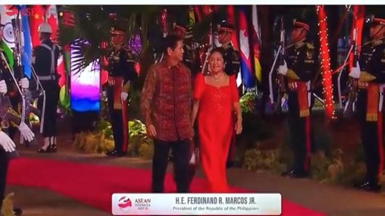Berjalan di Karpet Merah