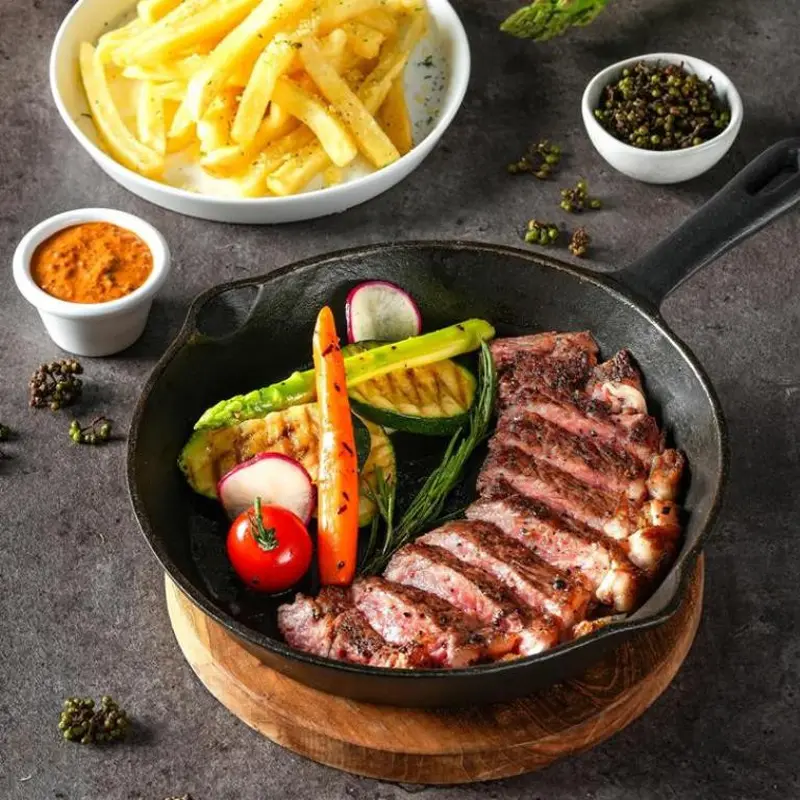 Menyantap Steak dengan Saus Andaliman, Rempah Khas Batak di Steak Hotel by HOLYCOW!