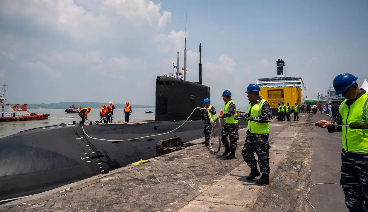 Latihan itu terbagi menjadi dua tahap dan akan berlangsung selama lima hari di sekitar Surabaya. (JUNI KRISWANTO/AFP)