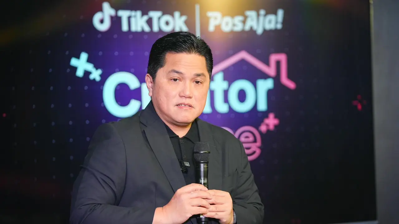 Menteri BUMN Erick Thohir pada saat meresmikan  kolaborasi TikTok Indonesia dan PT Pos Indonesia dalam menghadirkan TikTok | Pos Aja! Creator House di Kantor Pos Kota Tua, Jakarta.