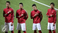 Ekspresi penggawa timnas Indonesia U-23 saat menyanyikan lagu Indonesia Raya jelang laga melawan Filipina di penyisihan Grup A Sea Games 2015 di Stadion Jalan Besar, Singapura, Selasa (9/6/2015). Indonesia unggul 2-0. (Liputan6.com/Helmi Fithriansyah)