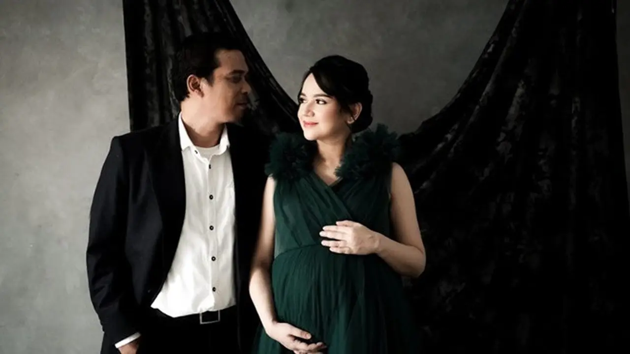 6 Potret Terbaru Maternity Shoot Angelica Simperler Bareng Suami, Romantis