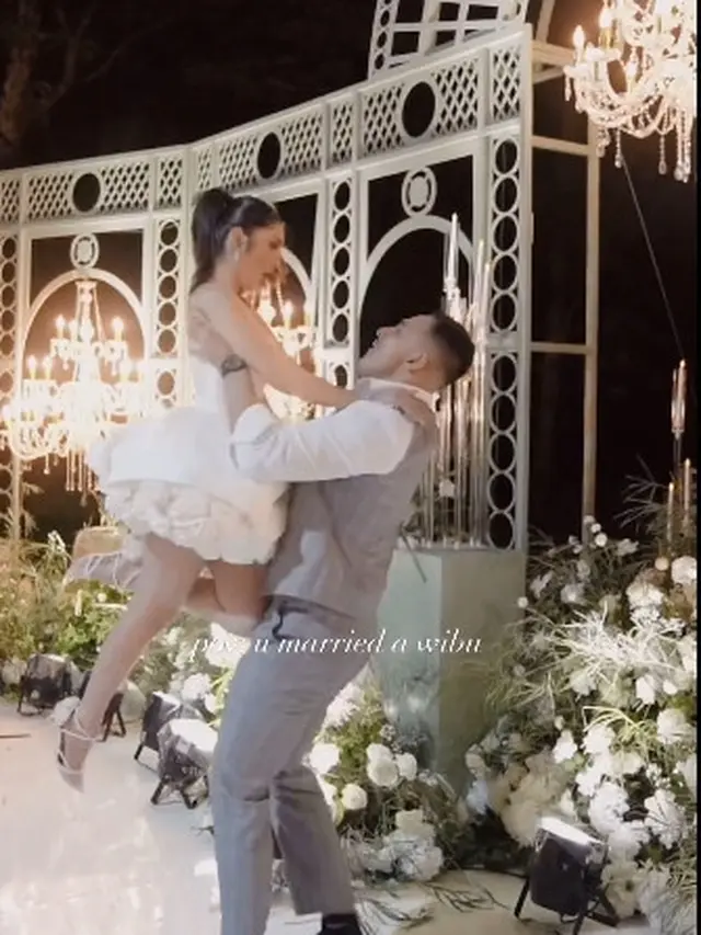 7 Momen Debi Sagita dan Marco Ivanos Cover Dance Lagu One Piece di Pesta Pernikahannya
