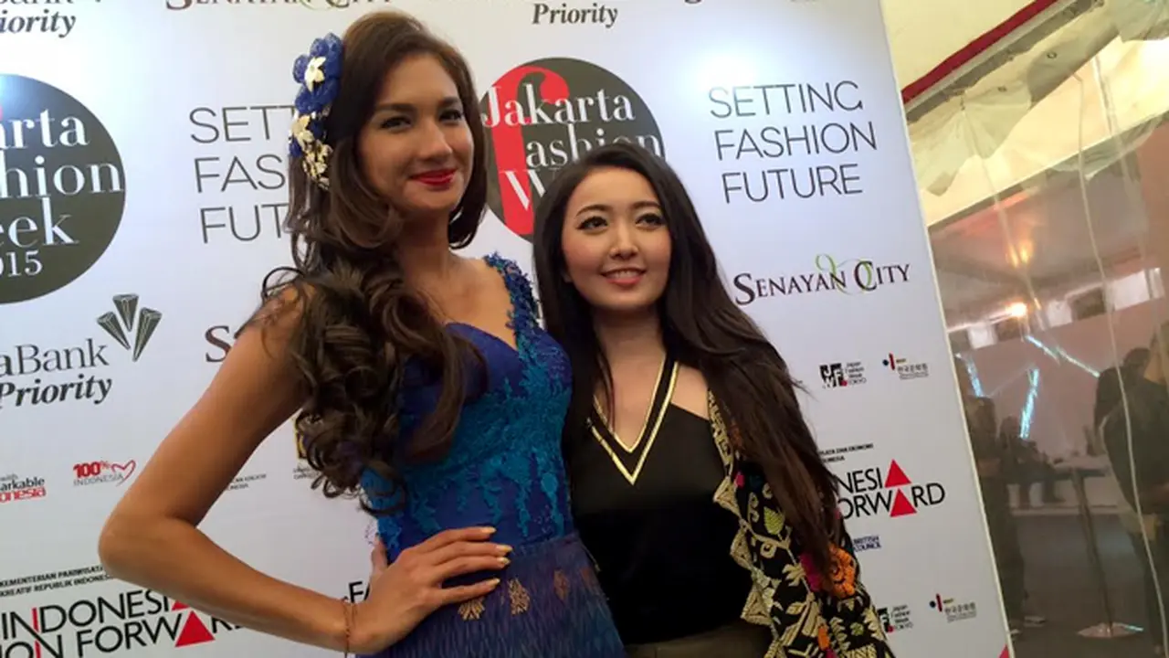 Duo Nadine Beraksi Di Ajang JFW 2015
