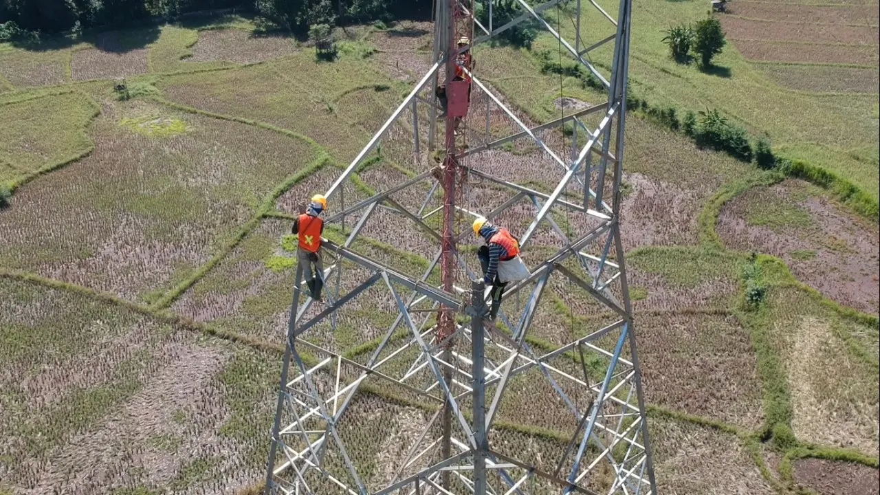 PT PLN (Persero) tengah menyelesaikan pembangunan jaringan tol listrik di Sumatera