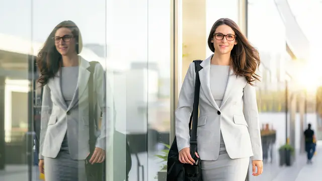 Setelan Baju yang Bisa Membuatnya Lebih Berwibawa