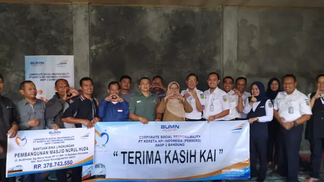 Direksi PT KAI Daop 2 Bandung memberikan bantuan CSR Rp 378 juta lebih untuk pembangunan masjid Nurul Huda,  Babakan Koropeak Kelurahan Suci Kaler Karangpawitan Garut.