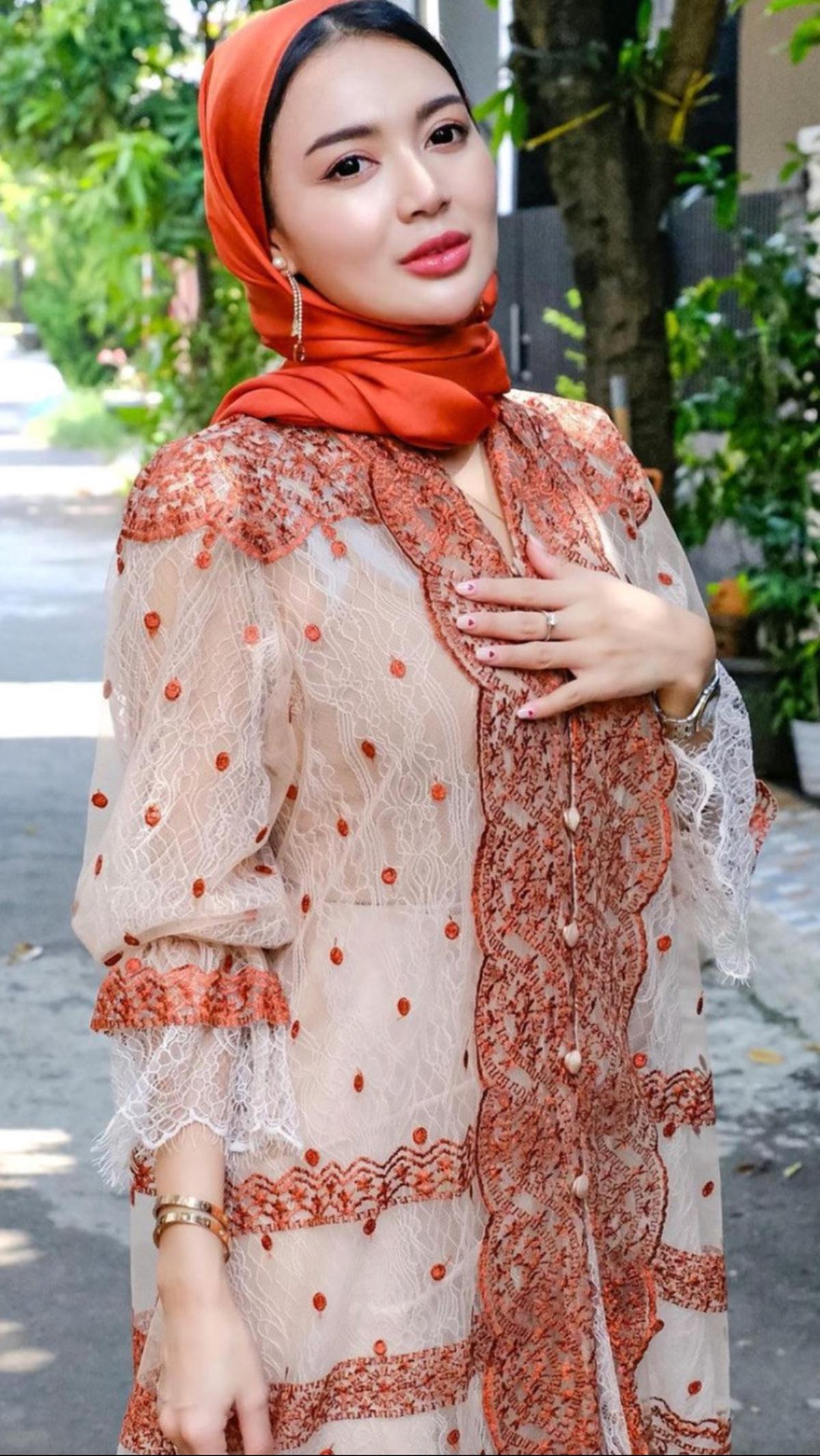 Darah musik Wika tentu didapat dari orang tuanya yang juga bergelut di dunia musik. Wika diketahui terjun di industri musik dangdut tanah air lewat ajang pencarian bakat TV swasta StarDut. Pada saat itu ia lolos hingga tahap final.