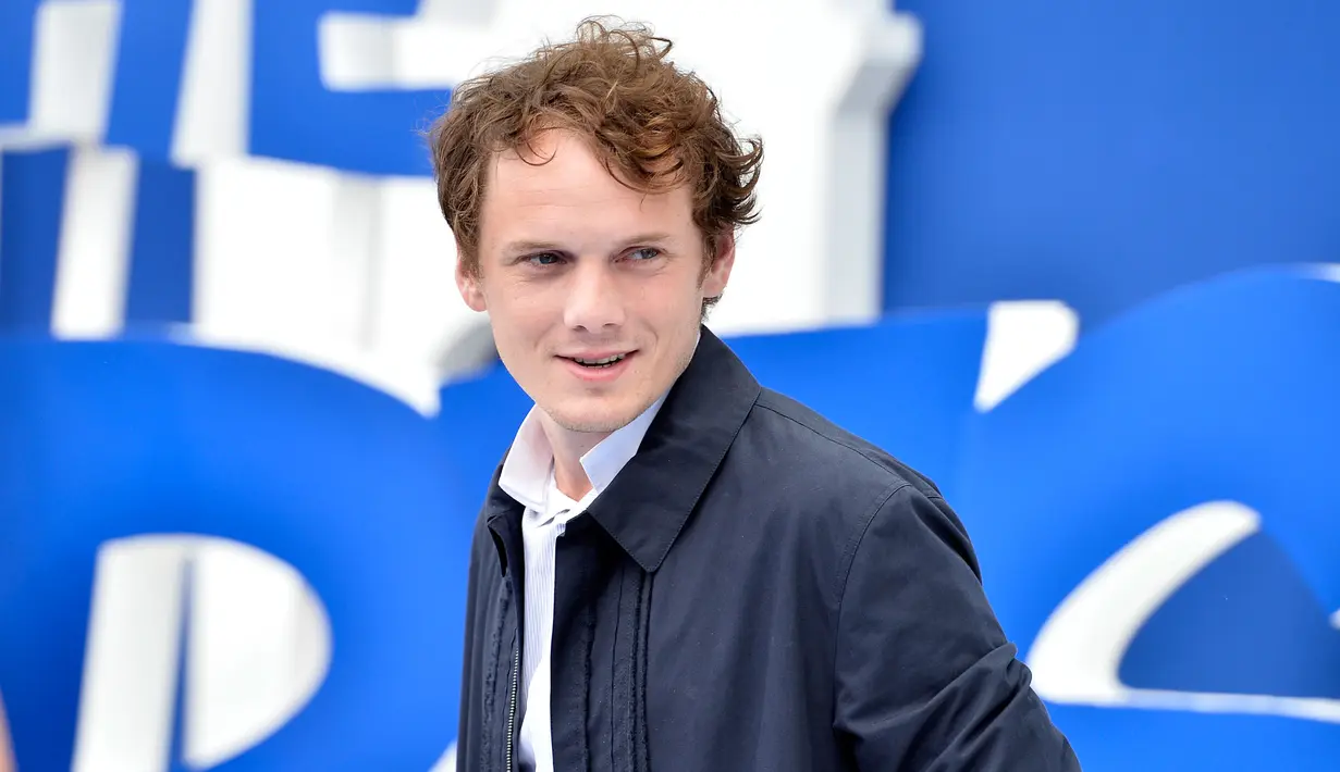 Polisi menduga mobil itu tidak diparkir dengan benar ketika Anton Yelchin keluar dan berjalan ke bagian belakang mobil. Menurut pemeriksaan sementara, Yelchin mengalami luka pada dada dan kepala. (Frazer Harrison/GETTY IMAGES NORTH AMERICA/AFP)