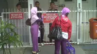 Penjagaan ketat di Rumah Sakit Hasan Sadikin Bandung. (Okan Firdaus/Liputan6.com)
