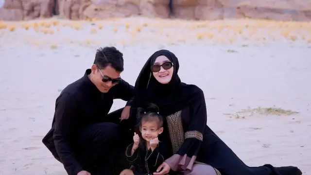 Potret Yeni Inka umroh sekalian jalan-jalan ke Al Ula. (credit: instagram.com/yeniinka)