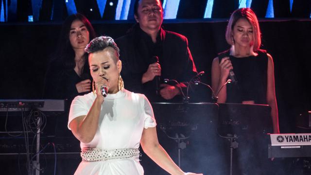 Konser Erros-Chrisye-Yockie