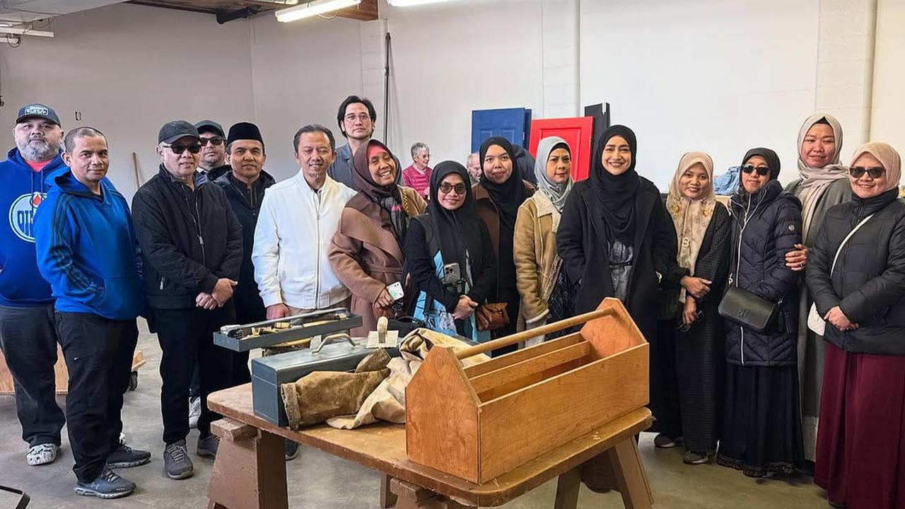 5 Potret Cindy Fatikasari dan Tengku Firmansyah Perlihatkan Masjid Indonesia Pertama di Kota Edmonton