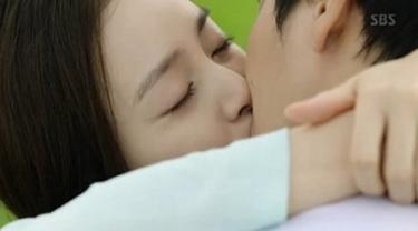 Ciuman Mesra Kim Tae Hee Untuk Joo Won Di Drama Yong Pal News Entertainment Fimela Com 10 love ciuman gambar hd untuk memilih tiga jenis kecepatan animasi : ciuman mesra kim tae hee untuk joo won