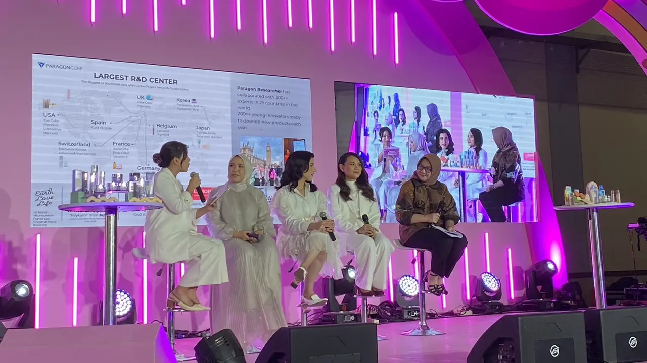 Talk show 1st in Indonesia: ParagonCorp Skin Genomic Research - Decode Indonesian Specific Skin Needs", JCC, Jakarta Pusat, Minggu, 17 Desember 2023.