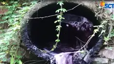 Limbah kimia cair berwarna merah terlihat langsung dibuang ke aliran Sungai Cibaligo yang merupakan anak Sungai Citarum.