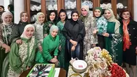 8 Dekorasi Acara Surprise Ultah Rieta Amilia, dari Hedge Wall hingga Meja Kue yang Bikin Takjub