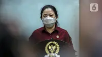 Ketua DPR RI Puan Maharani (tengah) menyampaikan keterangan pers terkait pergantian Wakil Ketua DPR Azis Syamsuddin di Media Center DPR, Jakarta, Rabu (29/9/2021). Partai Golkar memilih Lodewijk F. Paulus untuk menjadi Wakil Pimpinan DPR RI menggantikan Azis Syamsuddin. (Liputan6.com/Johan Tallo)