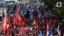 <p>Massa buruh menggelar demonstrasi dan berkumpul di depan Gedung ILO, Kawasan Thamrin, Jakarta, Kamis (10/8/2023). (Liputan6.com/Johan Tallo)</p>