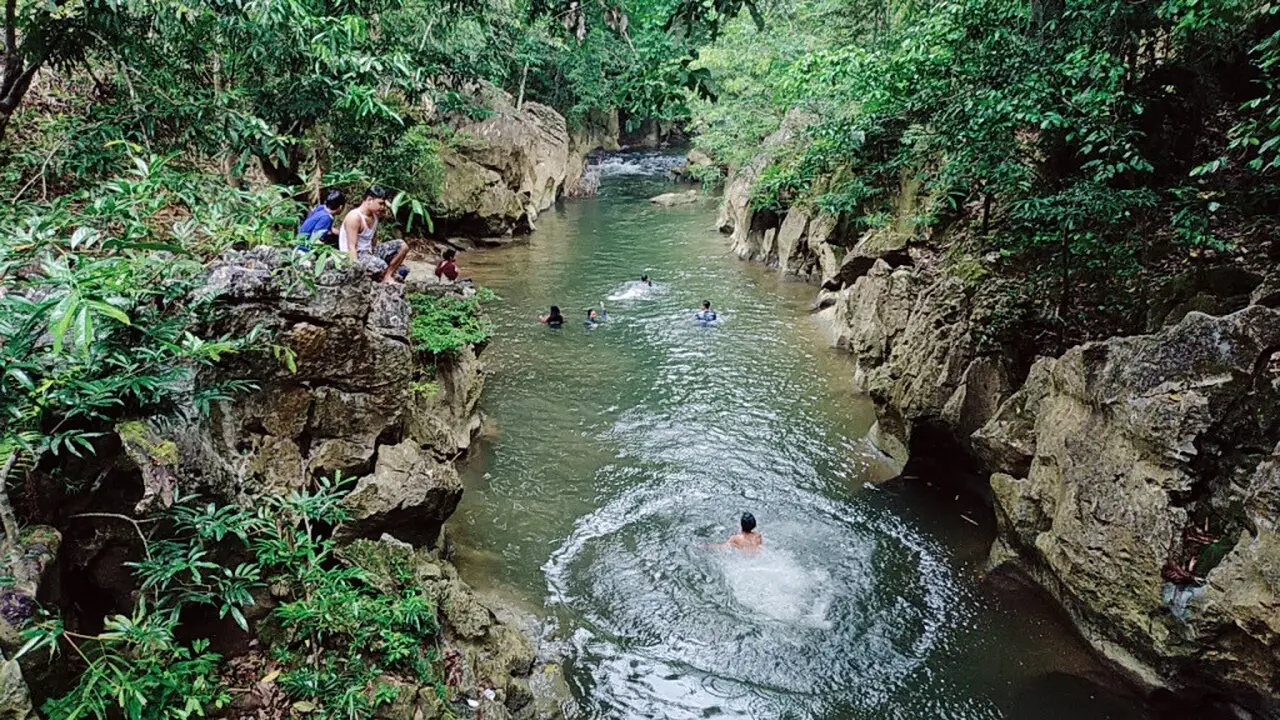 Objek Wisata Alam Batu Badinding, Pemandian Alam di Desa Liyu