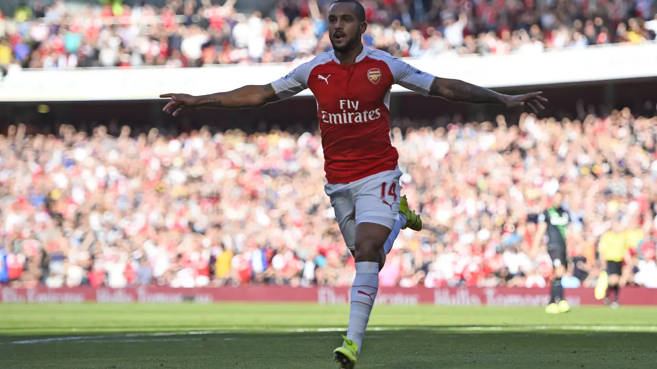 Gol Walcott Buat Arsenal Unggul Sementara 1-0