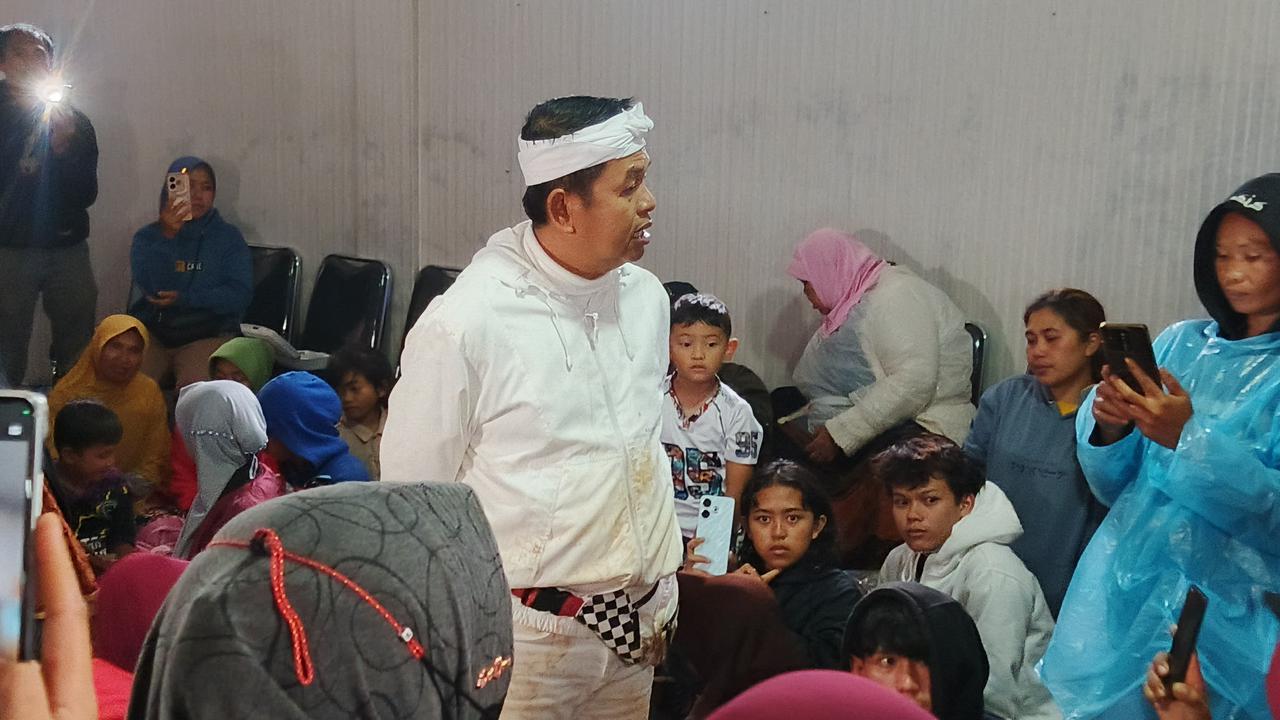 Dedi Mulyadi Beri Uang Rp10 Juta untuk Pengungsi Longsor Cisarua Bandung Barat