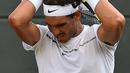 Petenis Spanyol, Rafael Nadal bereaksi saat melawan petenis Luksemburg, Giller Muller pada perempat final Wimbledon 2017 di London, Senin (10/7). Nadal dikalahkan Mueller dalam duel sepanjang lima set selama empat jam dan 47 menit. (Glyn KIRK / AFP)