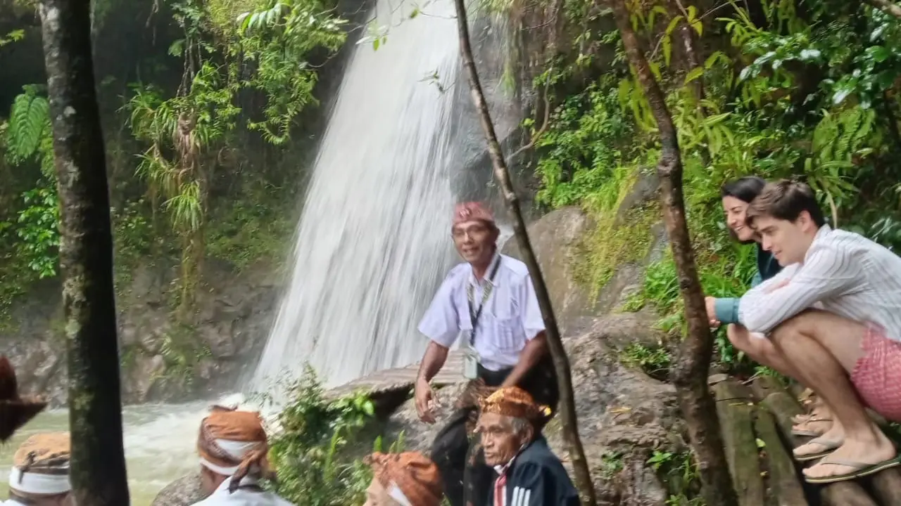 Ritual adat pagar gaib Cunca Plias. (Liputan6.com/Ola Keda)