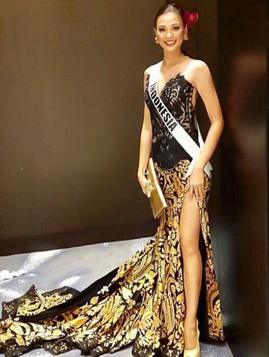 Kezia Warouw berhasil tampil memukau dan terpilih sebagai Miss Phonix Smile saat mengikuti Mindano Tapestry Fashion Show yang berlangsung di Davao saat ajang Miss Universe 2016. (Instagram/@keziawarouw)
