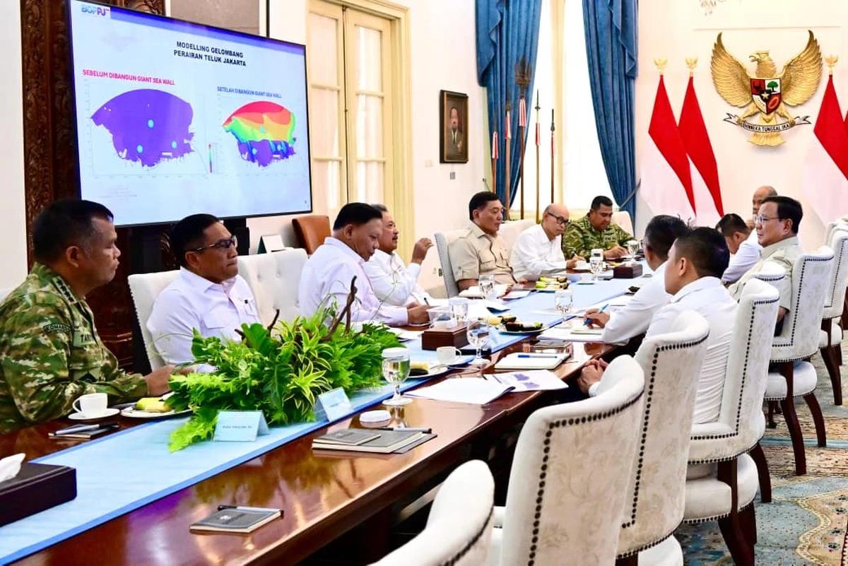 Presiden Prabowo Pimpin Ratas Percepat Pematangan Giant Sea Wall Pantura, Ini yang Dibahas
