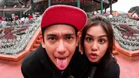 "Gila meleleh dedek ga kuad 😘❤ buat kalian 💞," tulis sanialaudiana22. "Hncur hati adek bang💔😂 tpi cocok kok wkwk," tulis dsyambrwt. "Cpt nikah ya biar ga makin jealous," tulis mutiara.nrl. (Instagram/adipati)