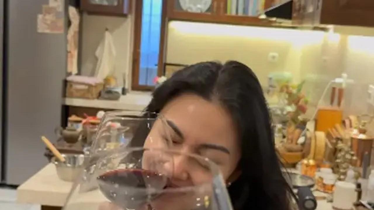 5 Potret Dapur Rumah Baru Ariel Tatum, Nuansa Klasik Hangat yang Bikin Betah