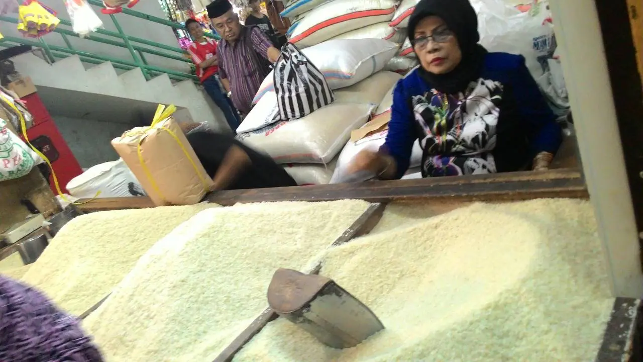 Beras Plastik Masih Resahkan Warga Bogor, Mi Instan pun Diserbu