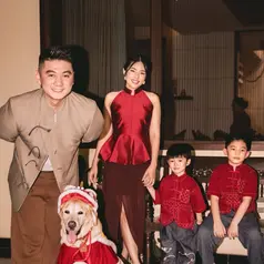 Chef Arnold dan Tiffany Soetanto rayakan Imlek dengan vibes ala bangsawan China. Ada penampilan menggemaskan dari Butter [@tiffanysoetanto]