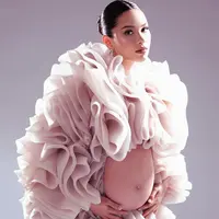 Alyssa Daguise buktikan bahwa dirinya tak hanya sekadar bumil glowing tapi juga fashionable mama [@alyssadaguise]