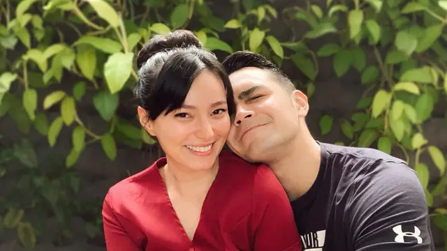 Hamil Setelah 7 Tahun Menunggu, Ini Potret 7 Mesra Asmirandah dan Suami saat Di Rumah
