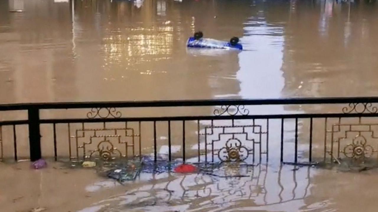Menurut keterangan ahli meteorologi, curah hujan yang turun sepanjang malam telah memecahkan rekor 12 tahun terakhir di Kota Fuzhou, Provinsi Fujian.<br>