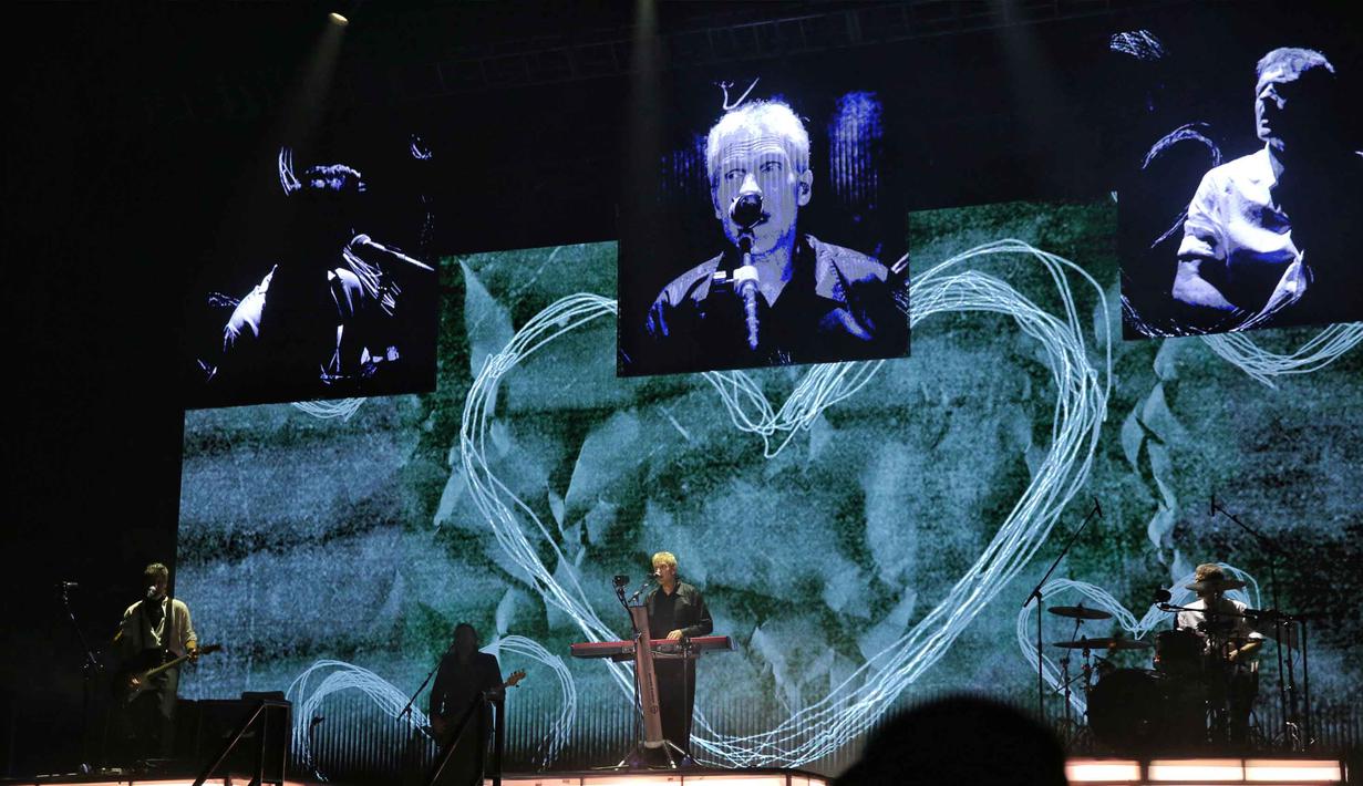 Penampilan grup band asal Denmark, Michael Learns to Rock di konser 90's Intimate 2nd Edition di Istora Senayan, Jakarta, Sabtu (7/2/2026). (Fimela.com/Adrian Putra)