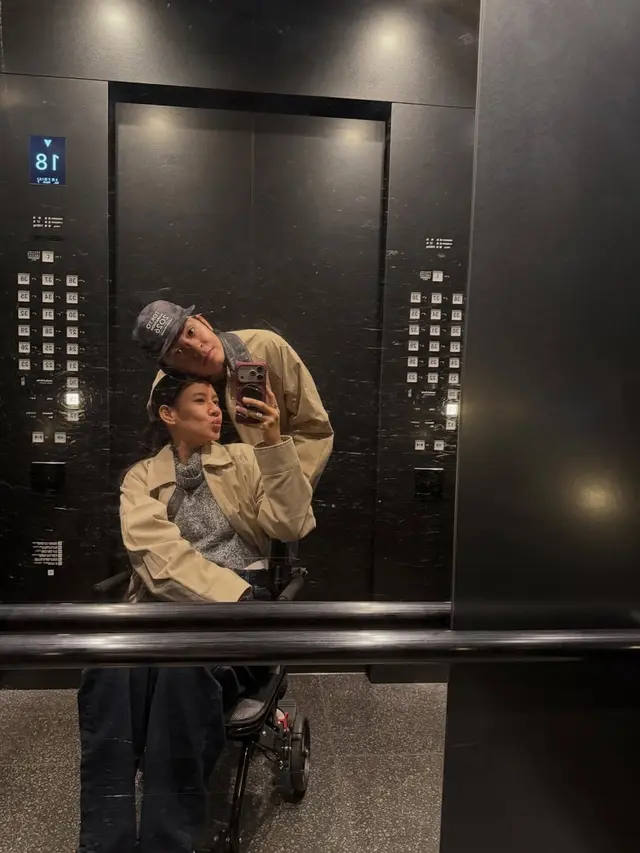 Baby Moon Romantis di Jepang, Gaya Shenina Cinnamon Serasi Bareng Angga Yunanda saat Jalan-jalan hingga Beli Baju Bayi