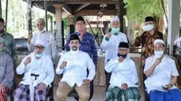 Wakil Rais Syuriah PWNU Jatim KH Ali Maschan Moesa-Machfud Arifin