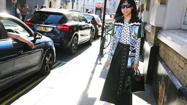 Segarkan Gaya dengan Trik Tabrak Motif yang Inspiratif