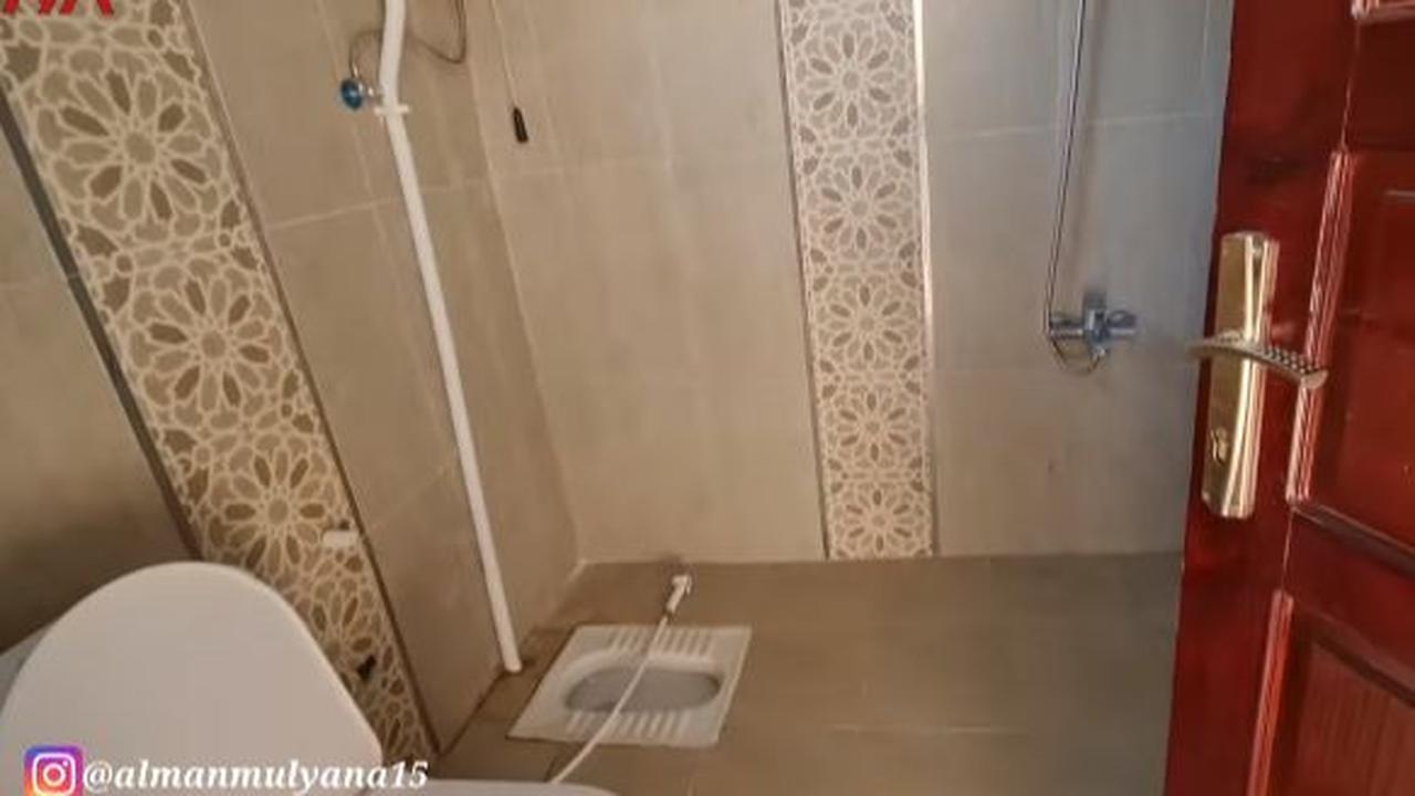 Setiap pengunjung diketahui mendapat fasilitas berupa kamar mandi bersih yang berada terpisah dengan kamar tidur.