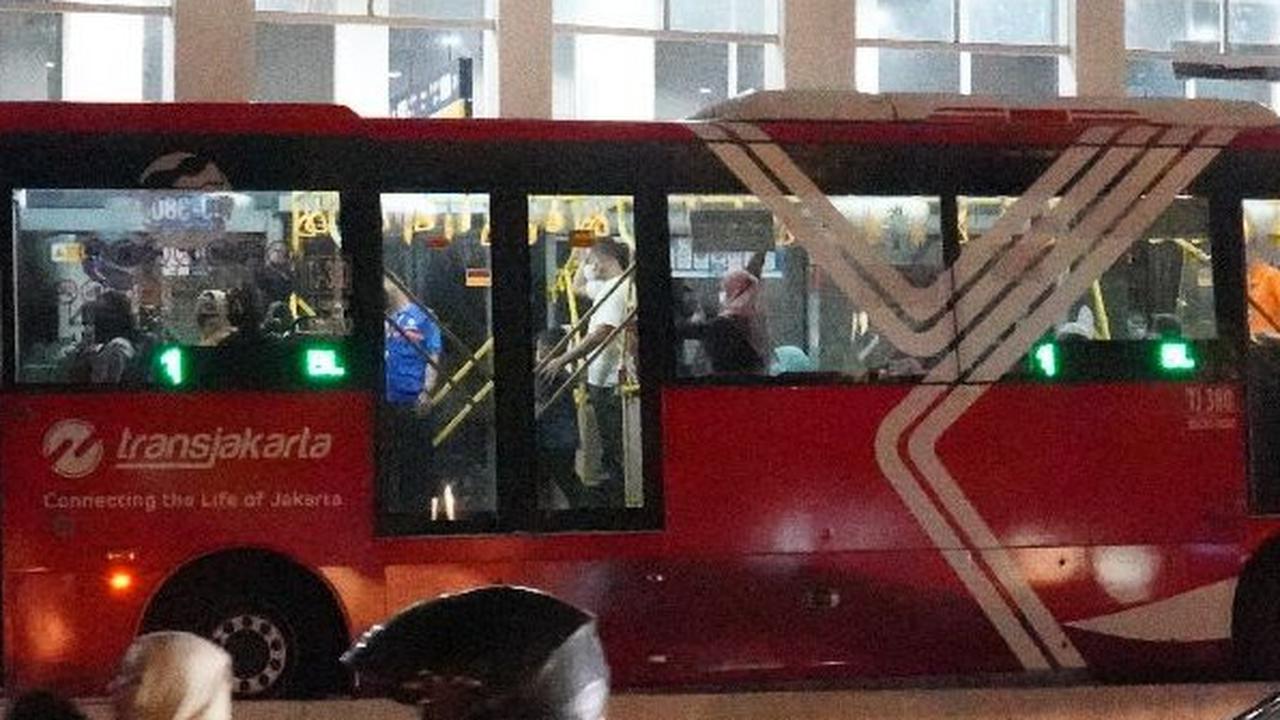 Catat! Jam Operasional Transportasi Umum & Pengalihan Rute Transjakarta di Malam Tahun Baru 2024