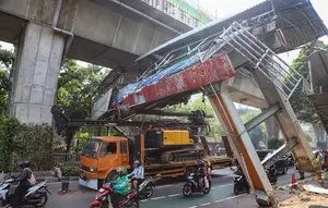 Transjakarta Rekayasa Rute Koridor 13 Imbas JPO Tendean Ditabrak