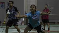 Pebulutangkis ganda putri Indonesia, Greysia Polii, saat berlatih di Pelatnas PBSI Cipayung, Jakarta, Jumat (14/7/2017). Greysia Polii berpasangan dengan Apriani Rahayu akan turun di SEA Games 2017 Malaysia. (Bola.com/Vitalis Yogi Trisna)