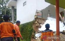 Jumlah Rumah Rusak Akibat Tanah Longsor Pamekasan Bertambah, Puluhan Warga Mengungsi
