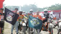 Sebanyak 2.000 peserta mengikuti event Fun Trail Adventure GasBar Sahabat Polisi Indonesia di Sentul, pada Minggu (21/10) pagi. Para peserta berasal dari komunitas Trail di seluruh Indonesia.