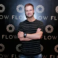 DJ ternama asal Belanda Dash Berlin memiliki kedekatan khusus dengan Syahrini. Bahkan kedekatan penyani dan DJ itu juga terlihat di akun media sosial. Keduanya beberapa kali memasang foto bersamanya. (Adrian Putra/Bintang.com)